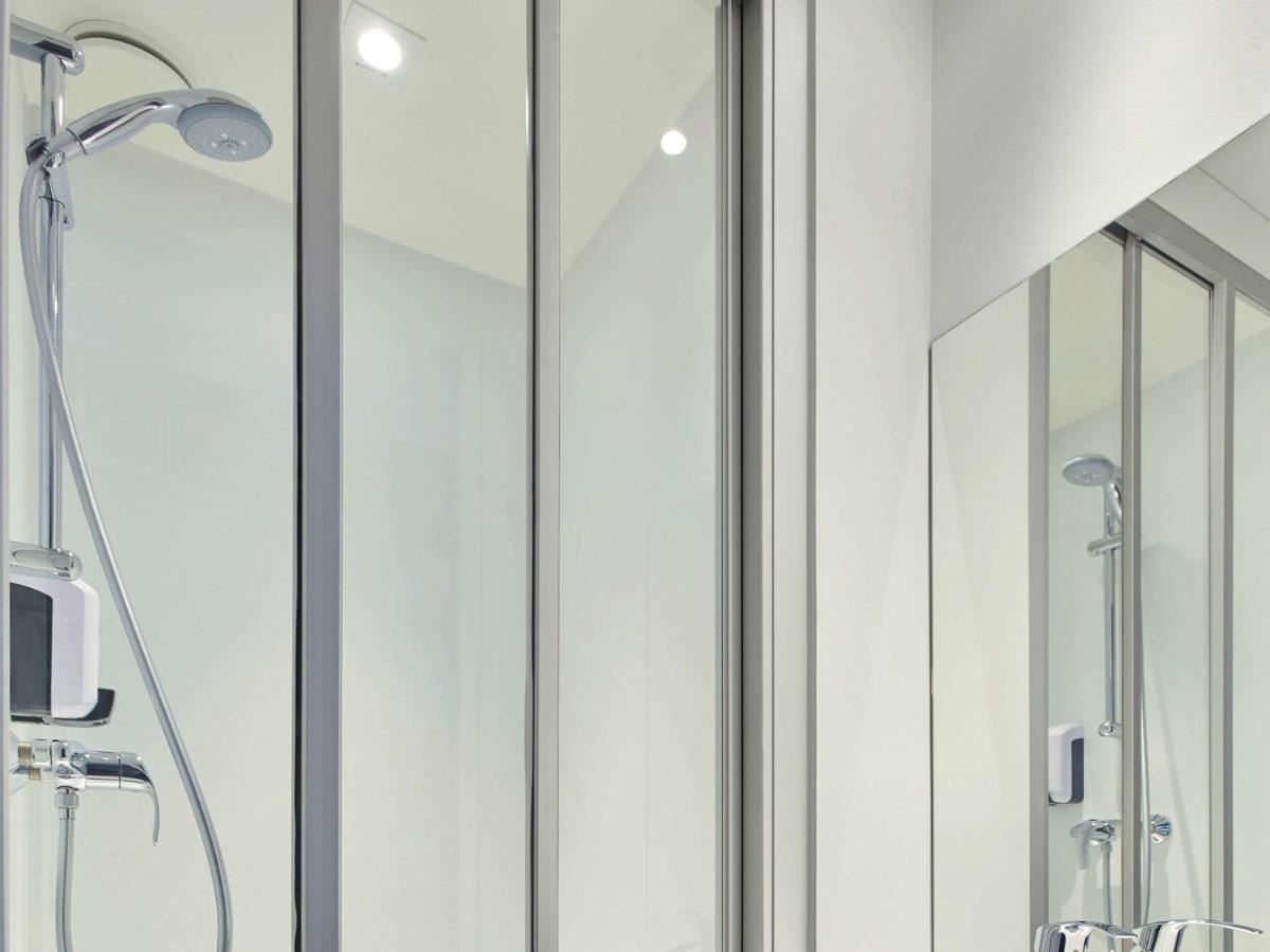 Hotelf1 Ferrand Est *