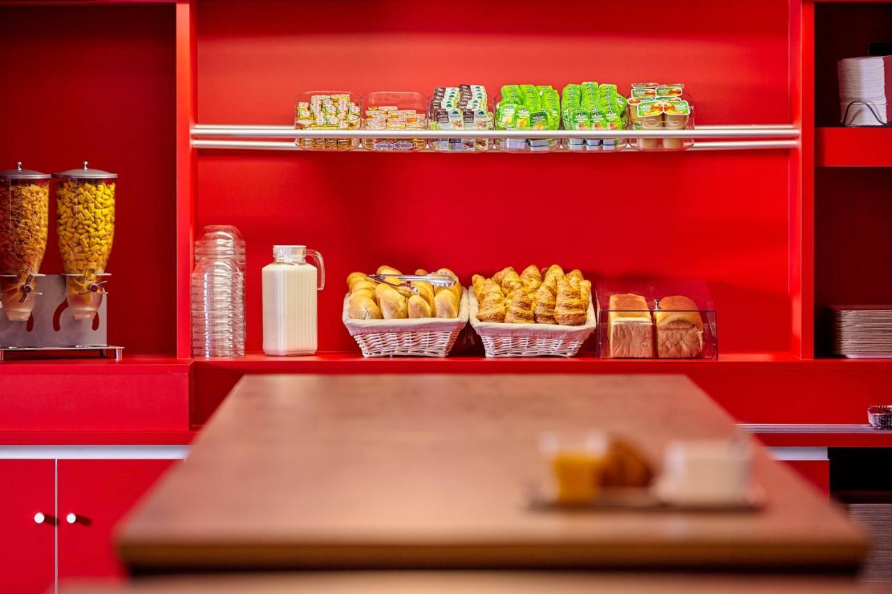 Hotelf1 Ferrand Est Hotel